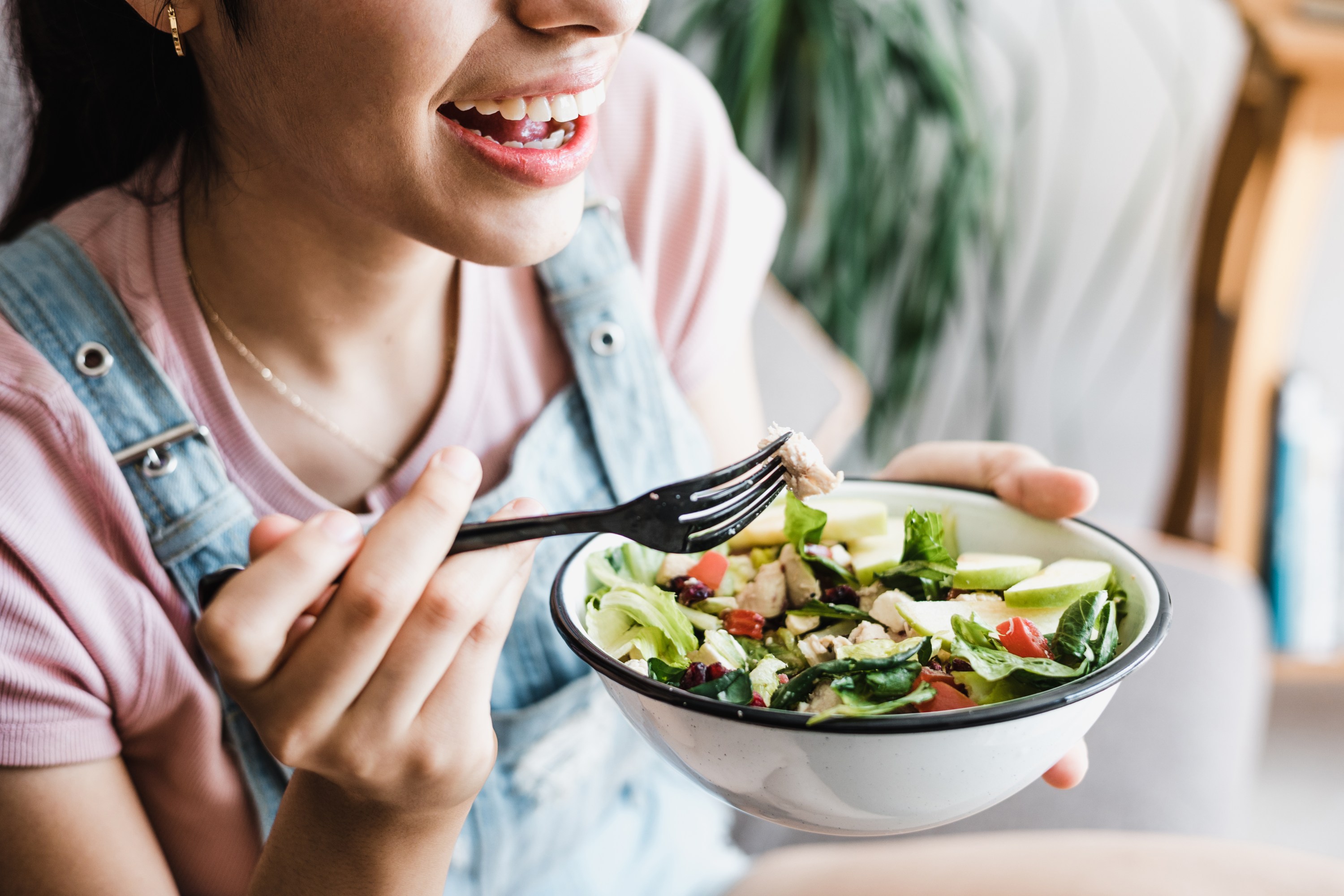 The Fiber Guide for Women Over 40: How to Eat More Fiber Without the Bloating